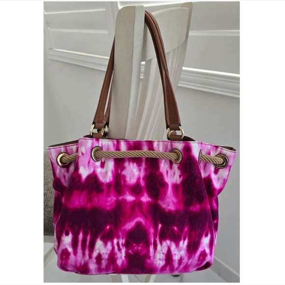 MICHAEL KORS MARINA Large Gathered Pink Tie-Dyed Canvas Drawstring Tassel Bag - Picture 4 of 16